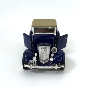Vintage 1935 Chevrolet Standard Roadster Blue Diecast Convertible 1:32 Model Car